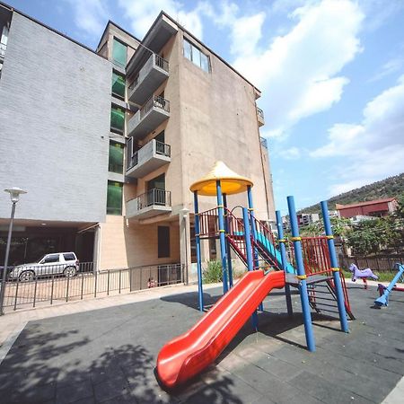 Under The Mountain Apartamento Tbilisi Exterior foto