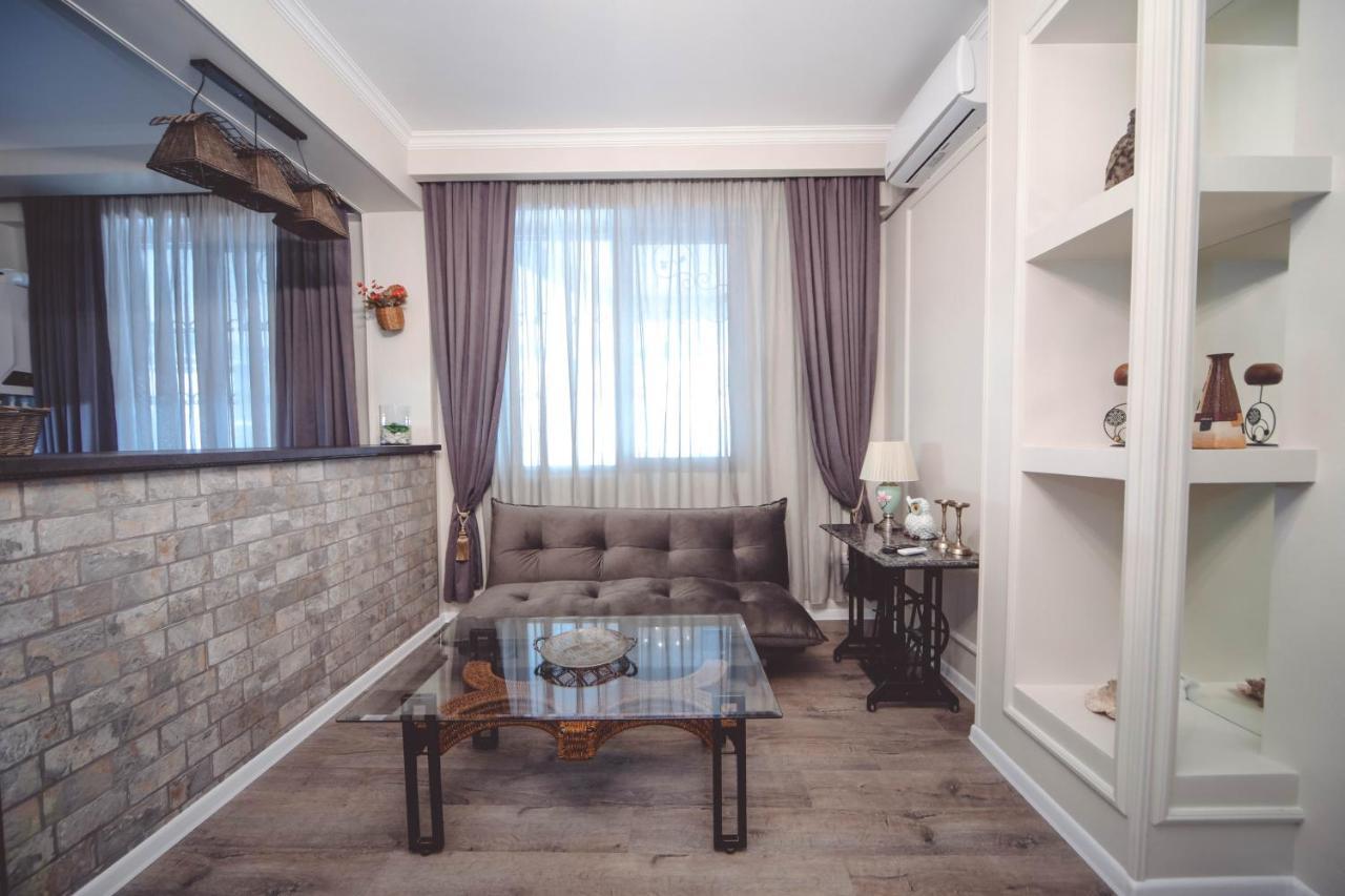 Under The Mountain Apartamento Tbilisi Exterior foto