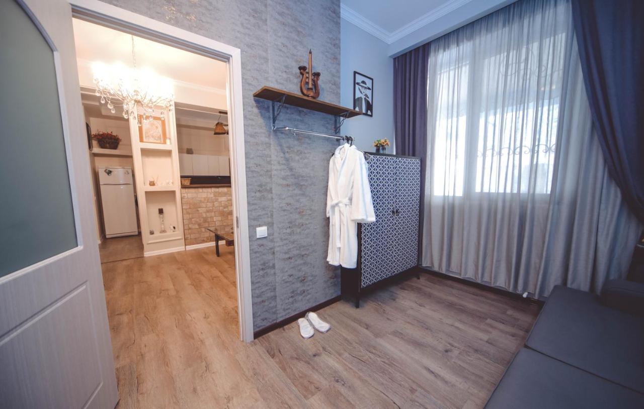 Under The Mountain Apartamento Tbilisi Exterior foto